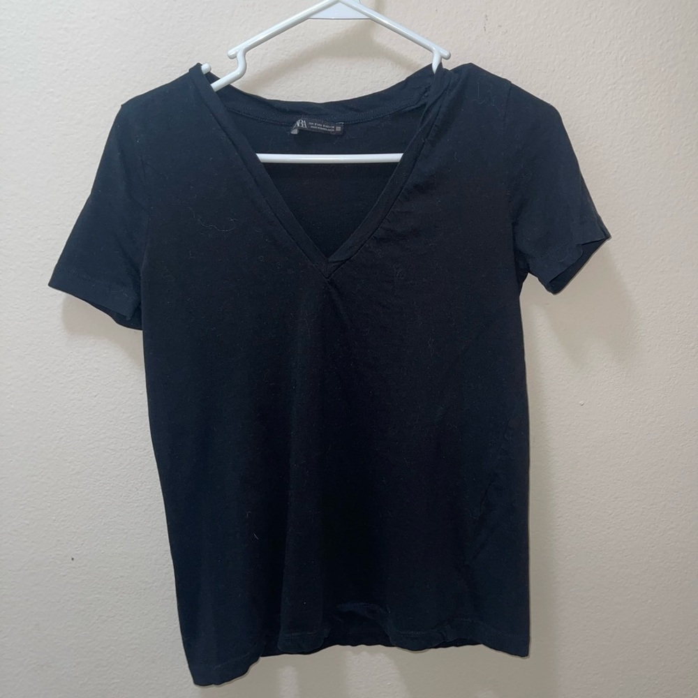 Black t-shirt. Size small